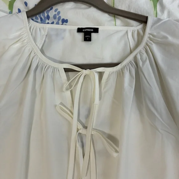 Express White Blouse - Picture 2 of 3